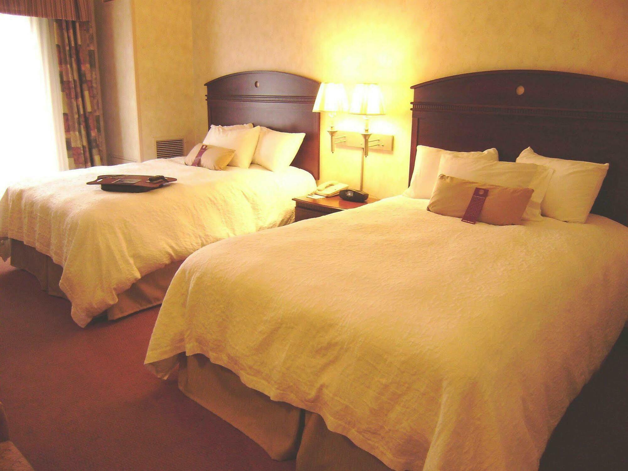 Hampton Inn Owego Номер фото